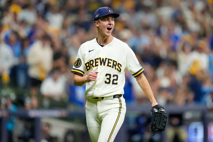 Brewers and Rays set for first-time champion World Series