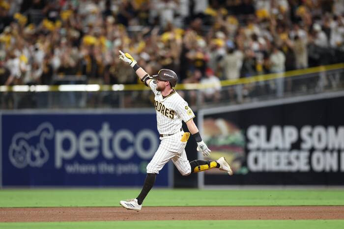 Padres avoid elimination, beat Brewers 4-3 in NLDS Game 3 with Cronenworth's HR, King's relief