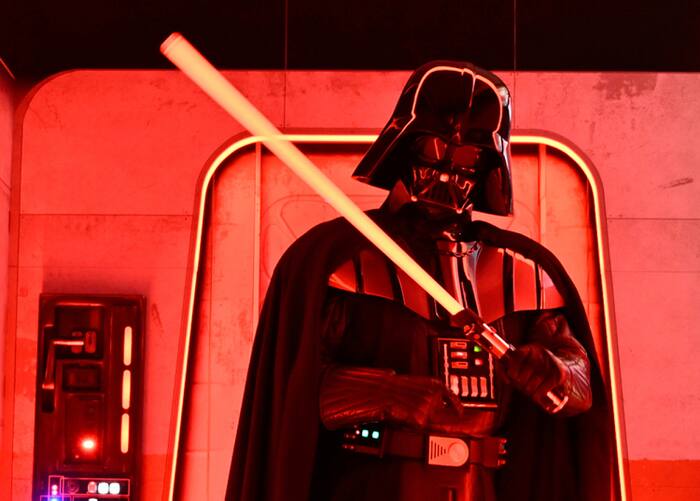 Darth Vader lightsaber from Empire Strikes Back goes to auction