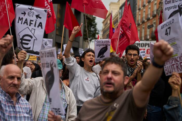 Spanish protesters march on Parliament as emergency housing decrees are set to be rejected