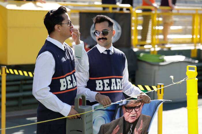 Bears and Packers honour late coach Mike Ditka with tributes