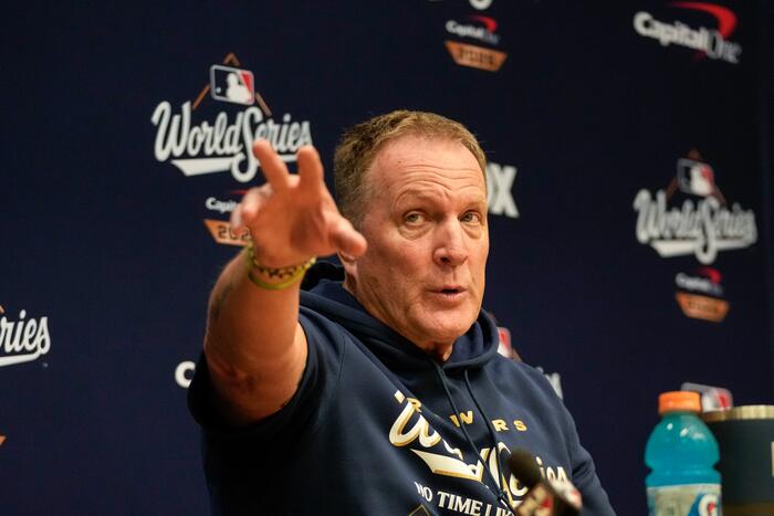 Brewers manager jokes about charter flight piloted by pitcher's uncle
