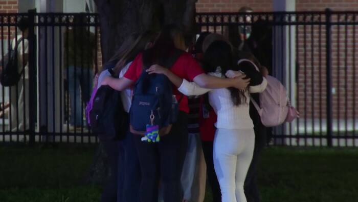 Winter Haven High School students honor classmate killed in school bus crash
