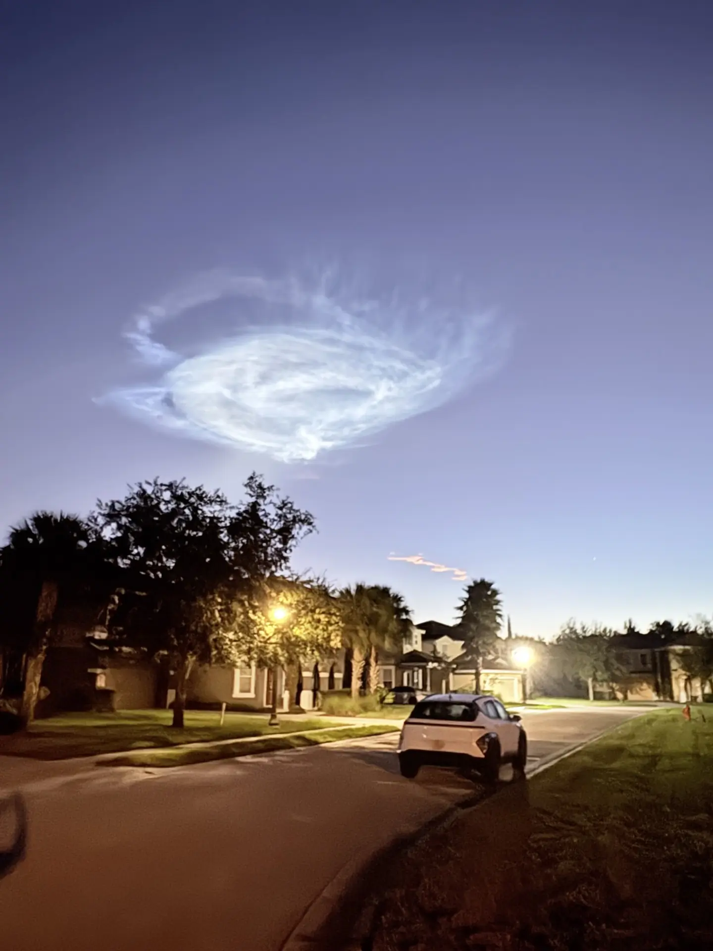 PIN IT: SpaceX launch creates “space jellyfish” effect in the sky. Here's the science behind it 1 PIN IT: SpaceX launch creates “space jellyfish” effect in the sky. Here's the science behind it