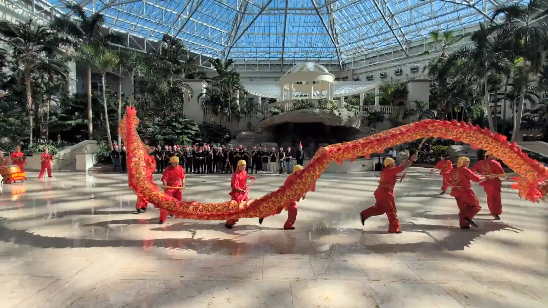 Master Carvers Begin Polar Express ICE! Sculptures at Gaylord Palms