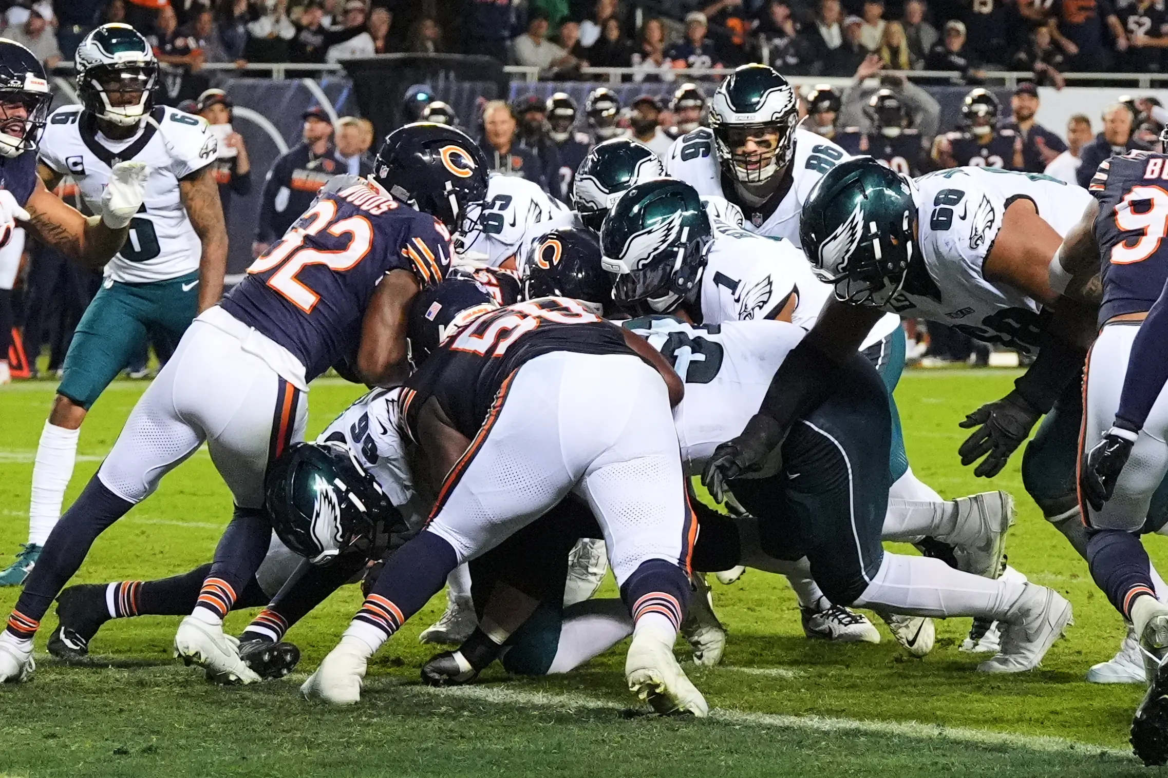 Case Keenum drives Chicago to 3 touchdowns as the Bears beat the Eagles 27-7