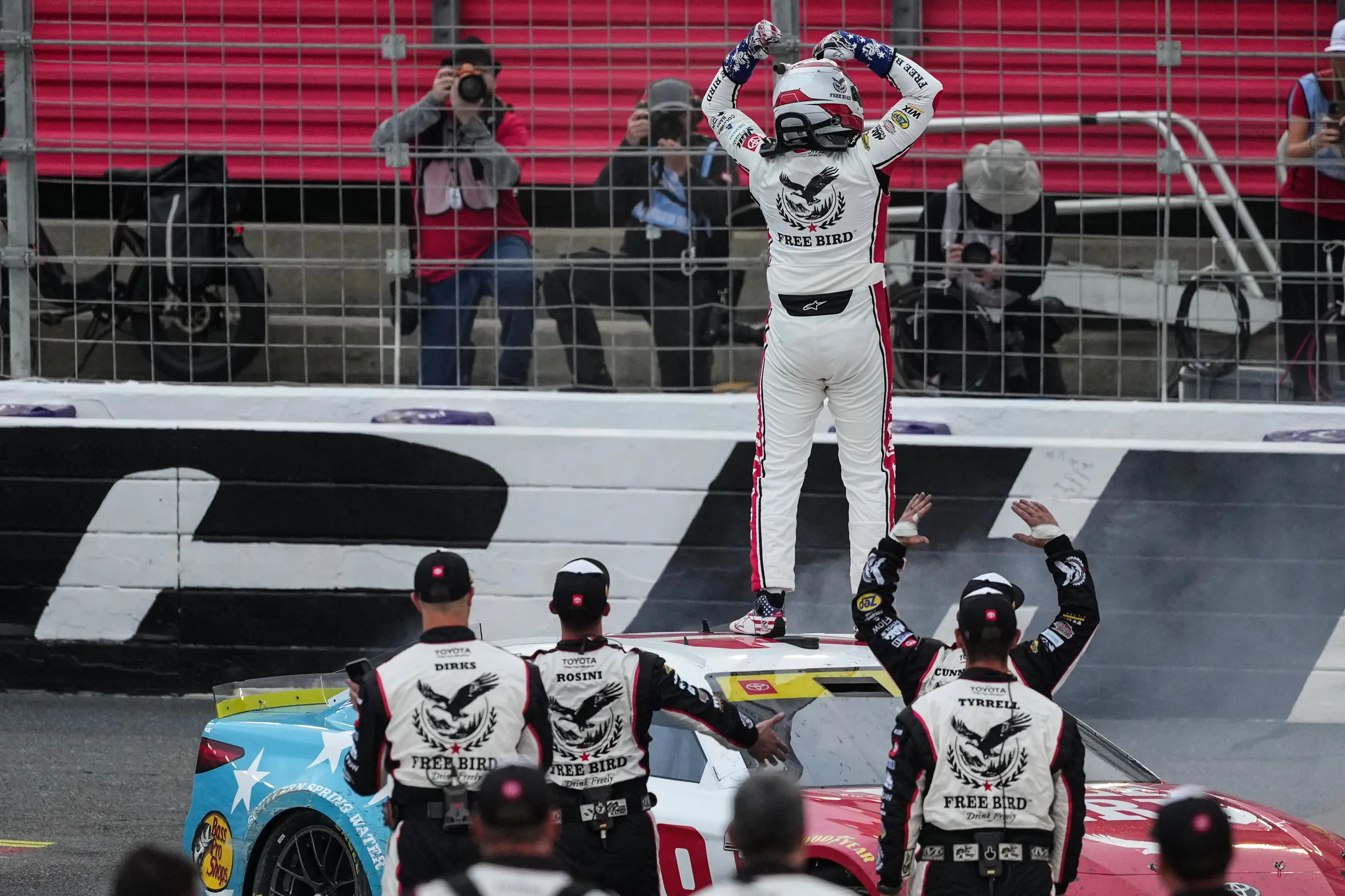 Chase Briscoe holds off teammate Christopher Bell in Charlotte to win ...