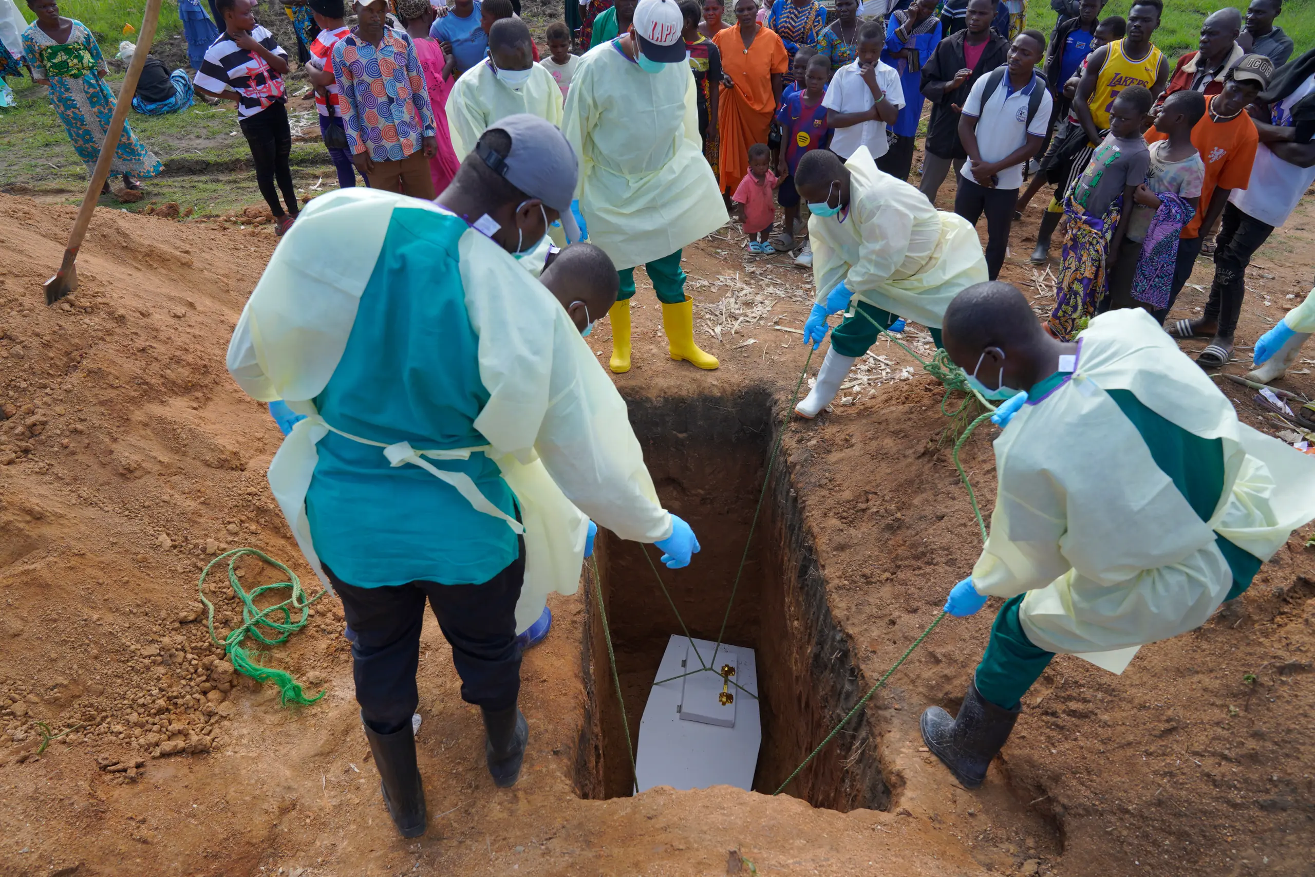 Congo Ebola Death Toll Tops 5,000 as Fears of Africa-Wide Spread Grow