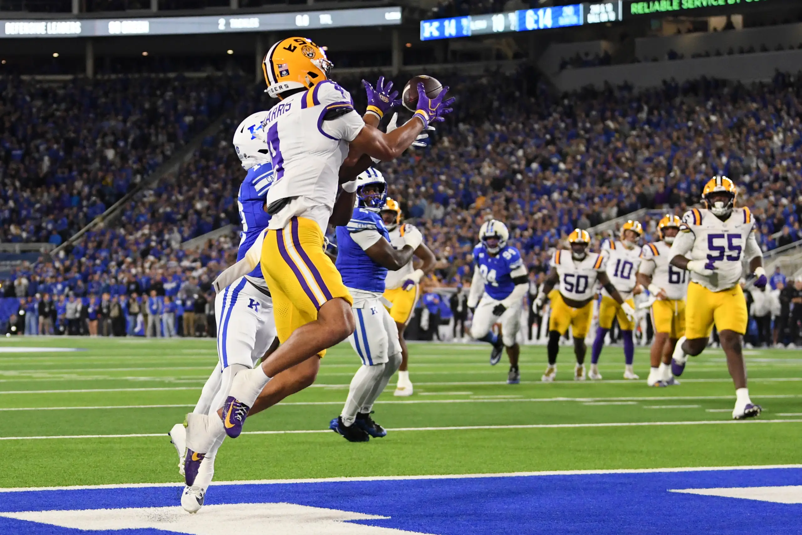 Kentucky QB Minchey scores 2-point conversion in overtime to beat No. 10 LSU 35-34
