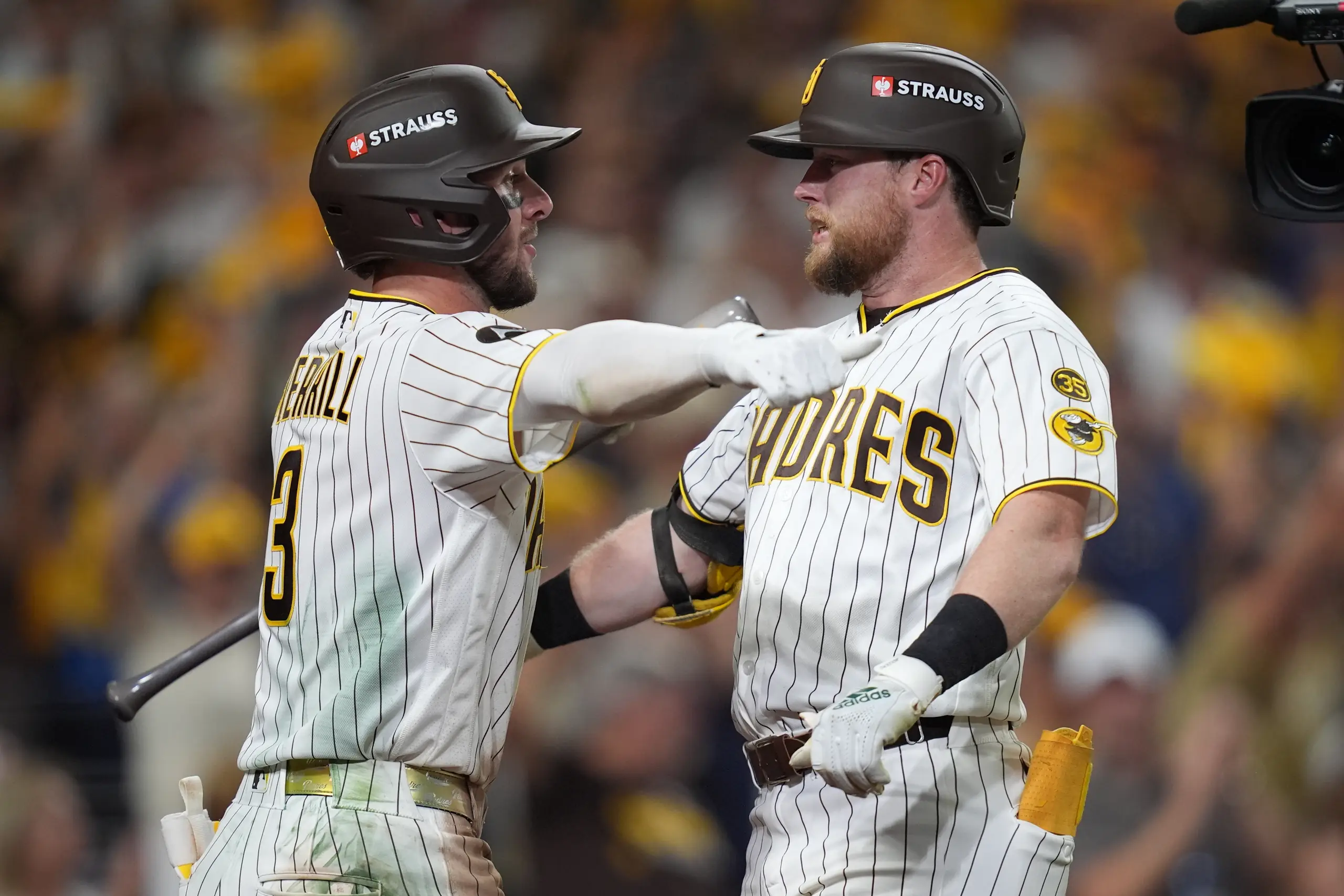 Padres avoid elimination, beat Brewers 4-3 in NLDS Game 3 with Cronenworth's HR, King's relief