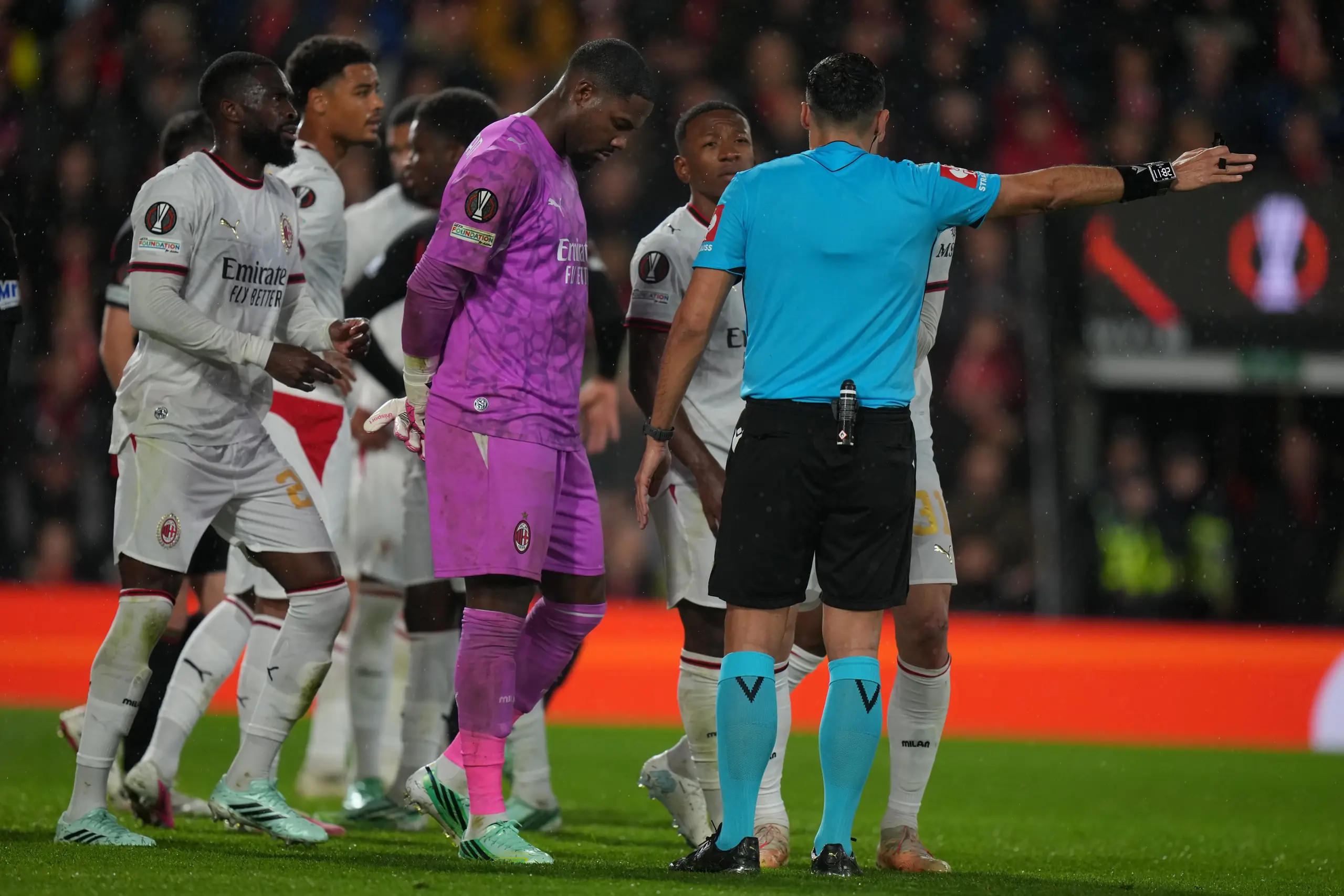 Bournemouth beats 10-man Milan in Europa League after goalkeeper sent ...