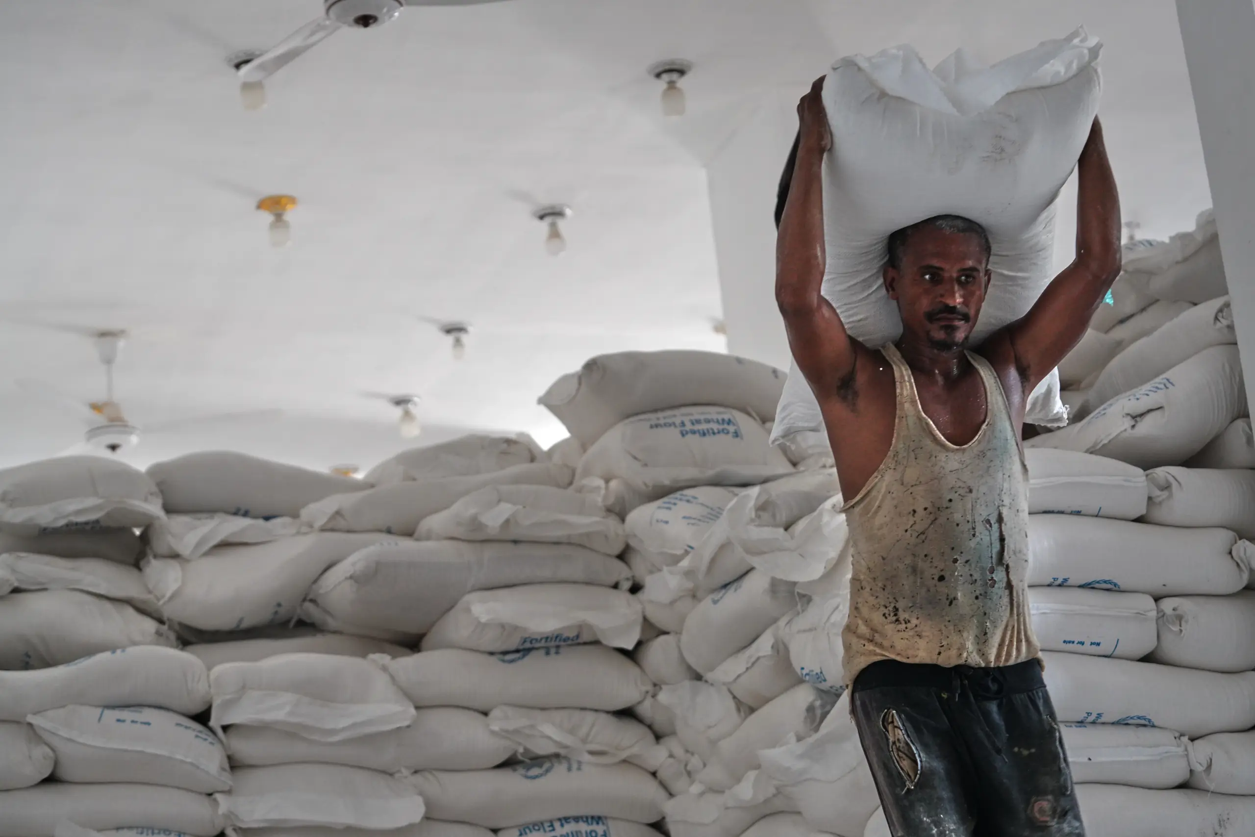 Houthis say 2 dead at gas station as fighting around Taiz intensifies ...