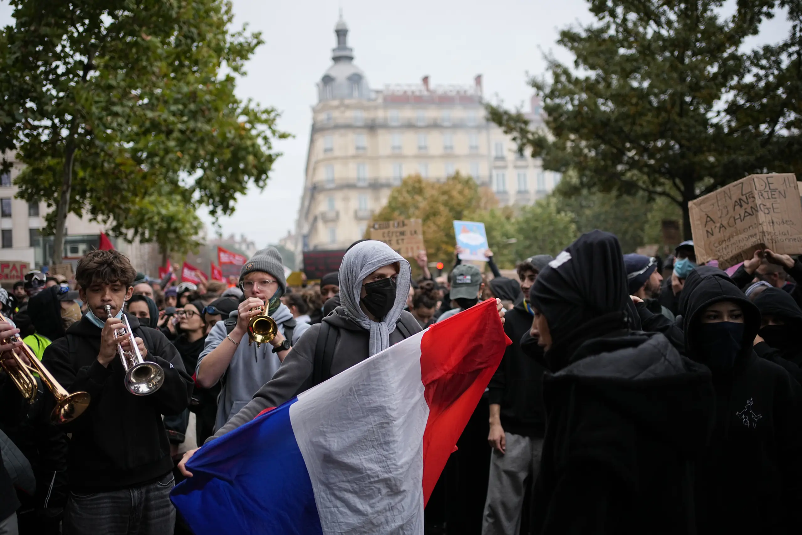 Macron blasts ‘stupid’ claims by Trump and others blaming Muslims ...