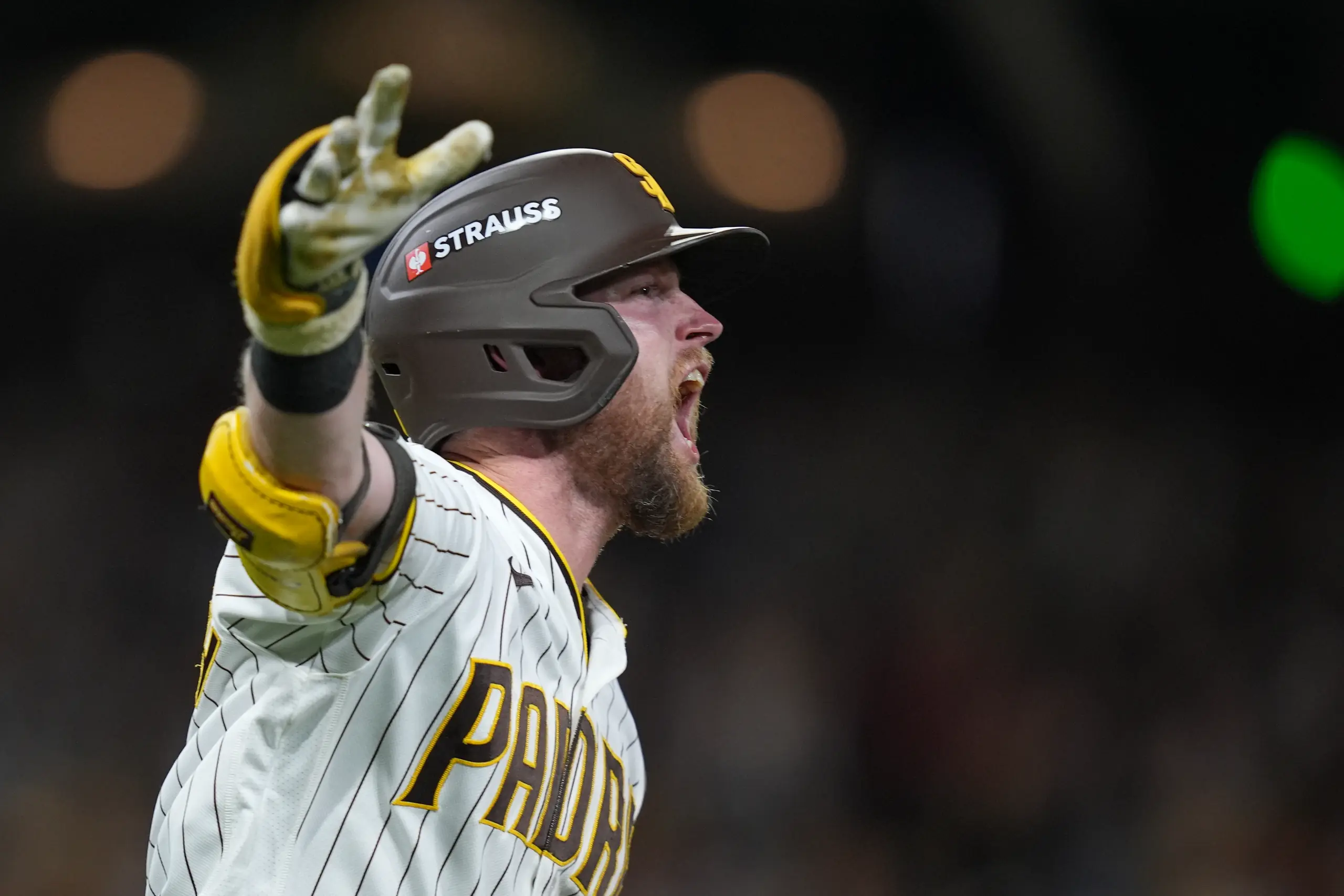 Padres avoid elimination, beat Brewers 4-3 in NLDS Game 3 with Cronenworth's HR, King's relief