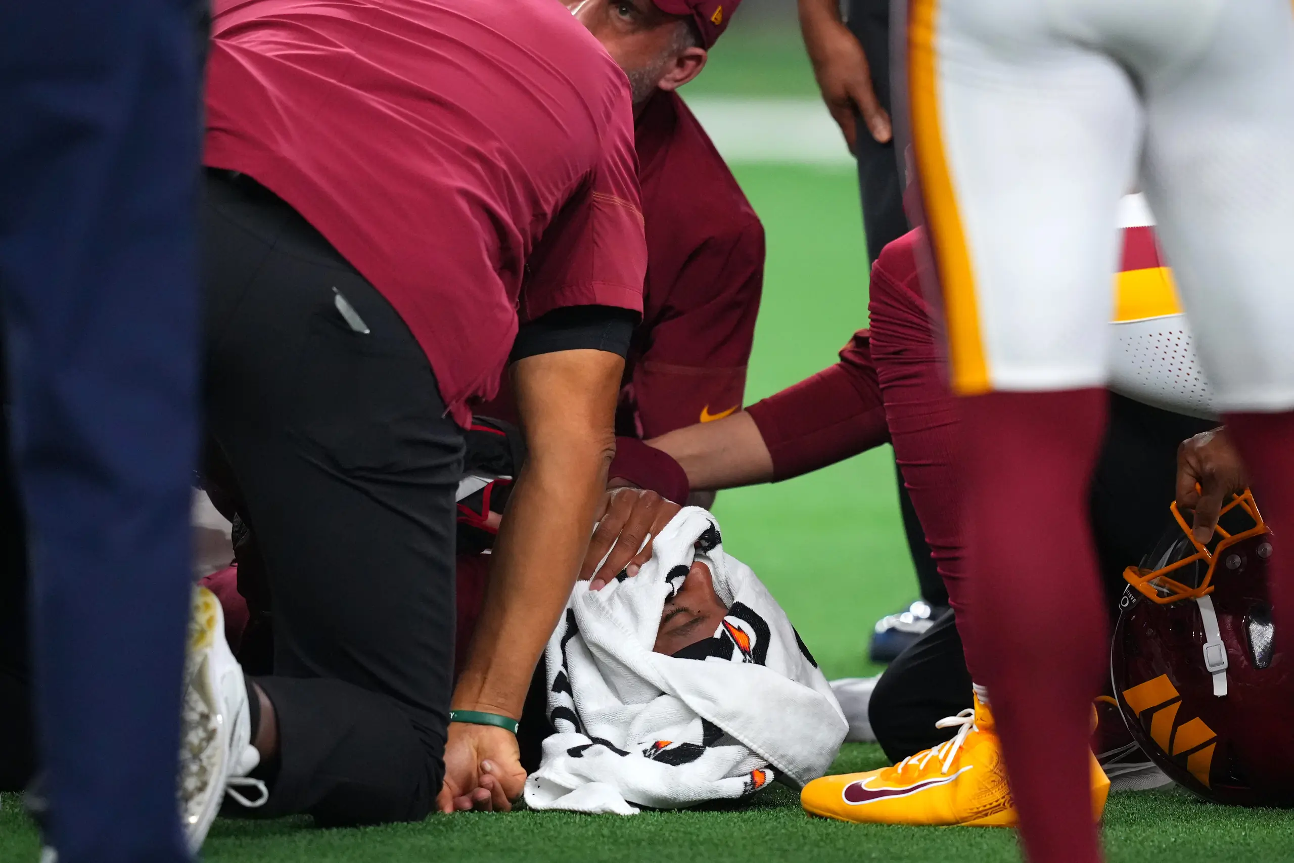 Commanders QB Jayden Daniels dislocates his left elbow for the second ...