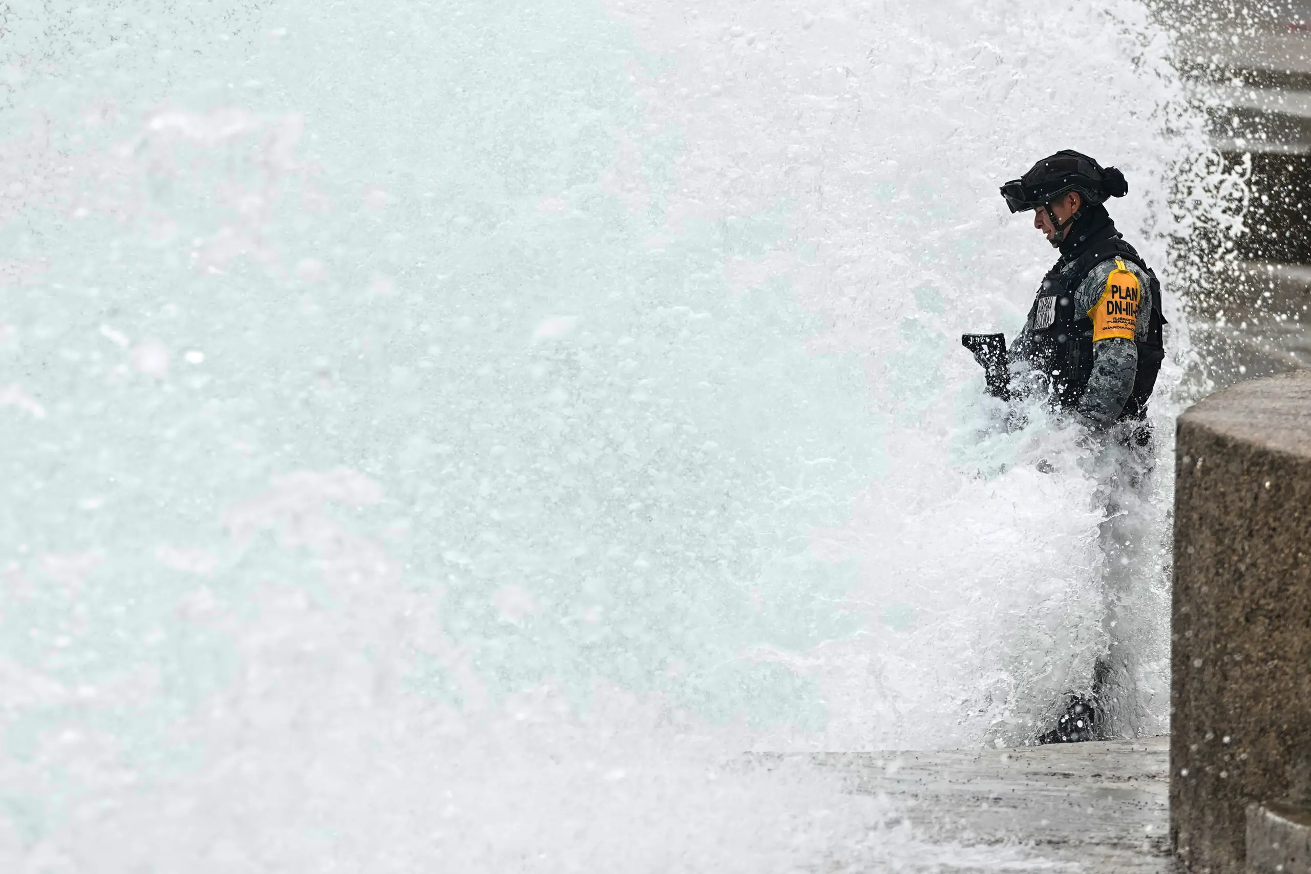 Hurricane Simon pounds resorts and vulnerable towns along Mexico’s ...