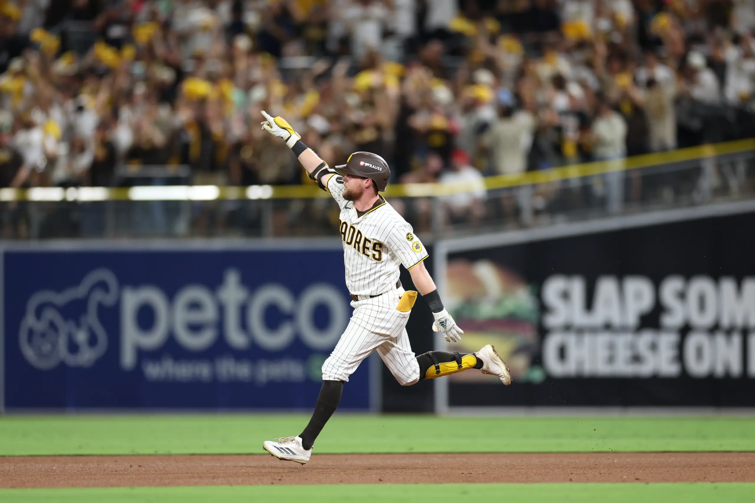 Padres avoid elimination, beat Brewers 4-3 in NLDS Game 3 with Cronenworth's HR, King's relief