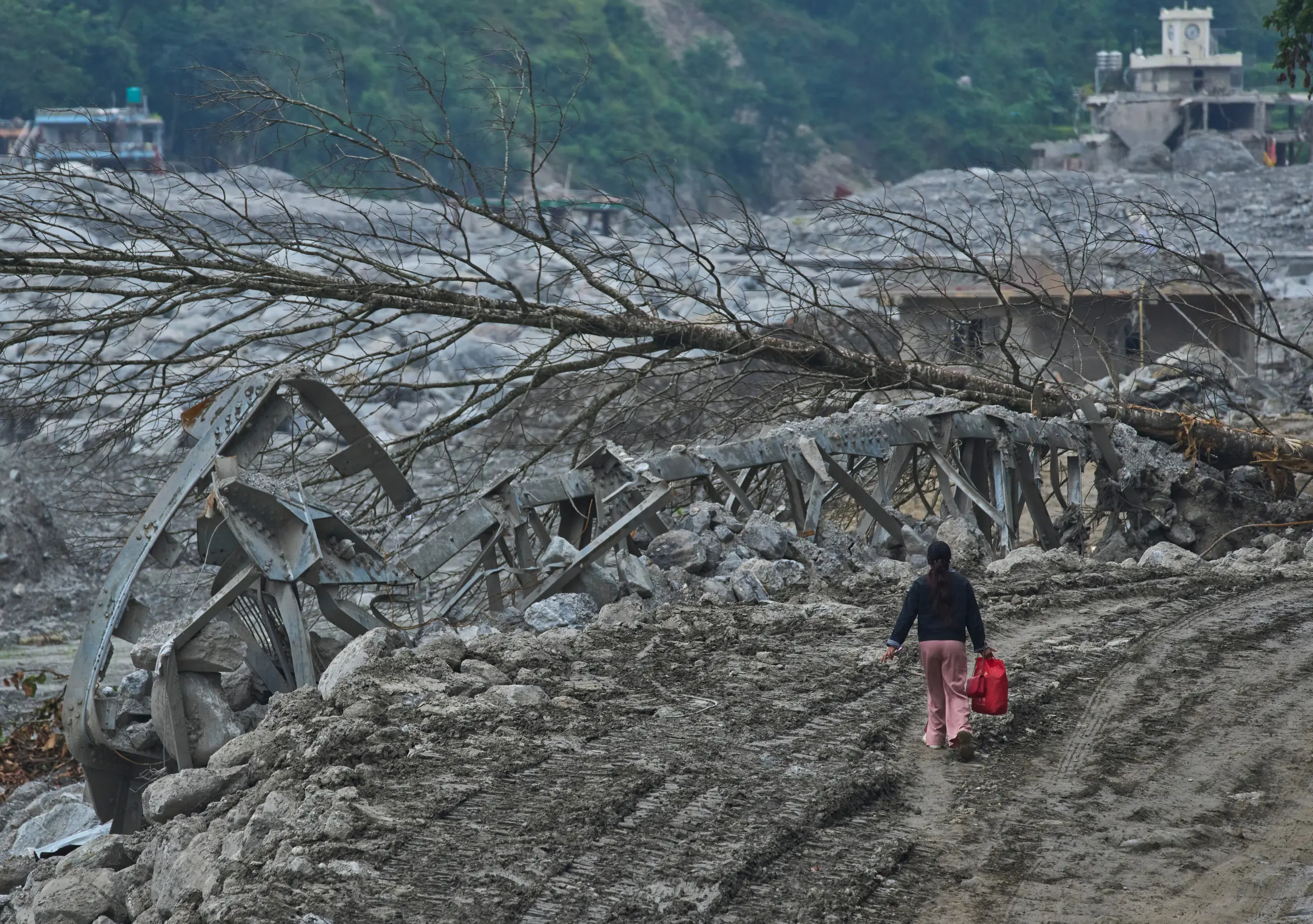 A month after Nepal floods, thousands are still missing and families ...