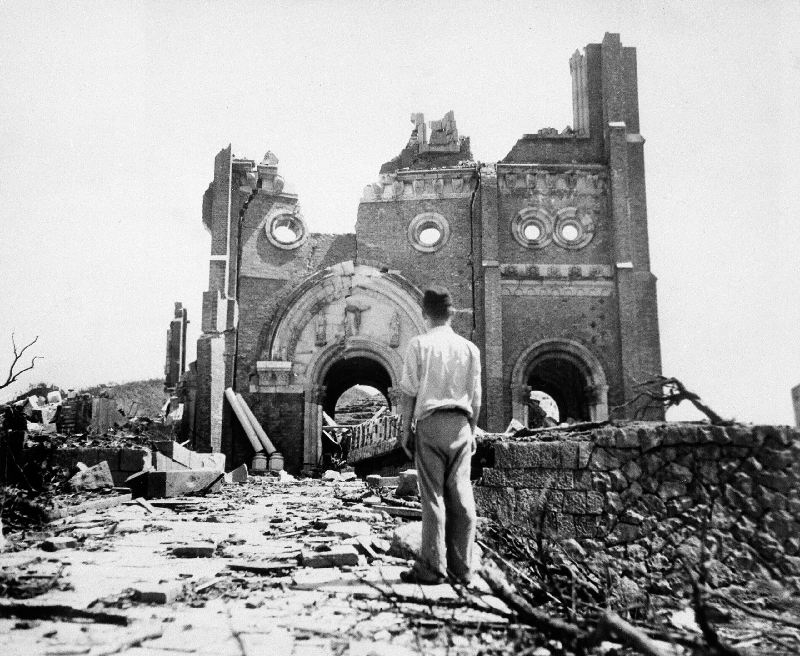 Shigeaki Mori, Hiroshima atomic bomb survivor and historian embraced by ...