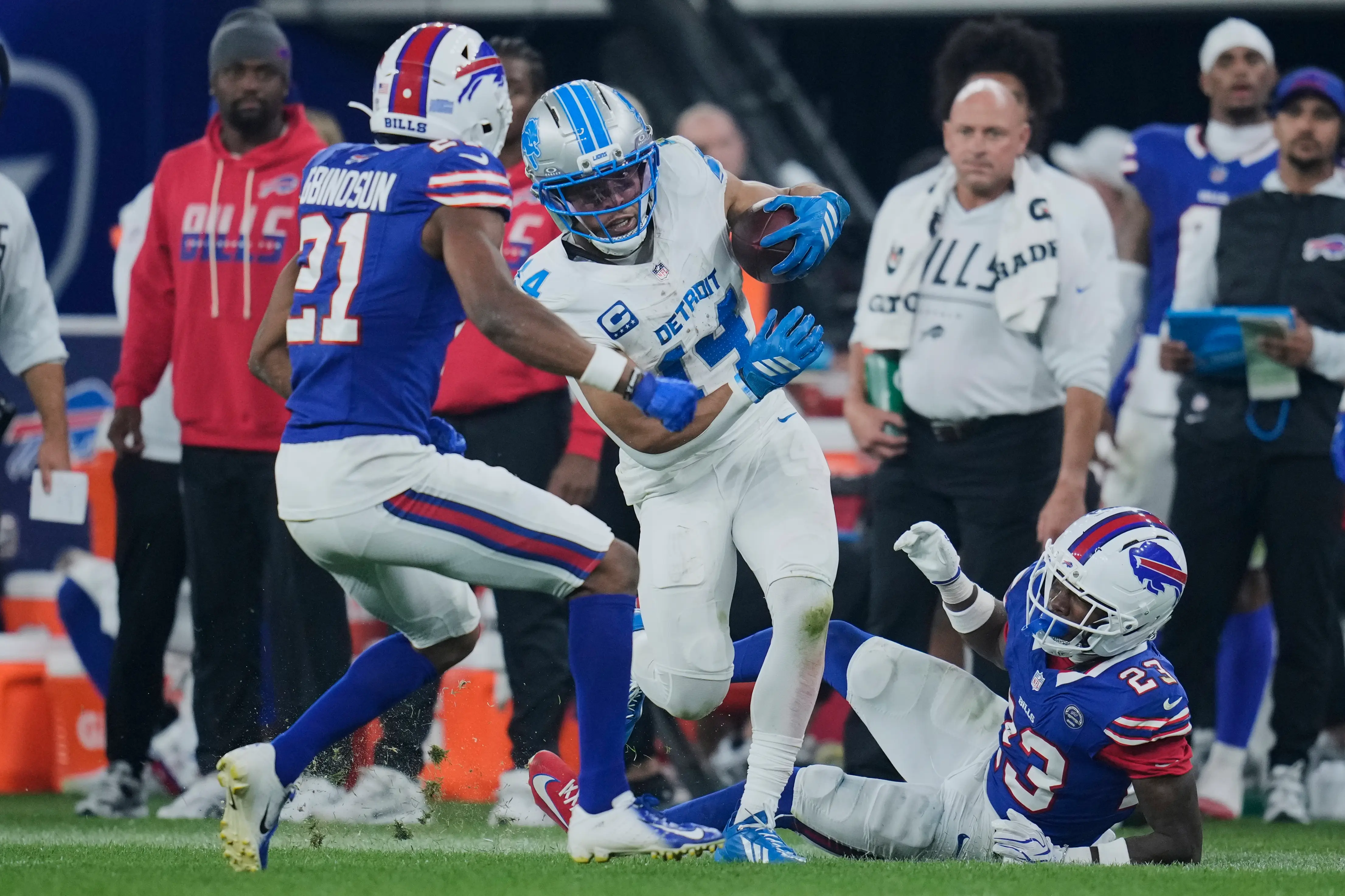 Josh Allen opens the Bills' new stadium with a 5-TD outing in a 41-31 win over the Lions