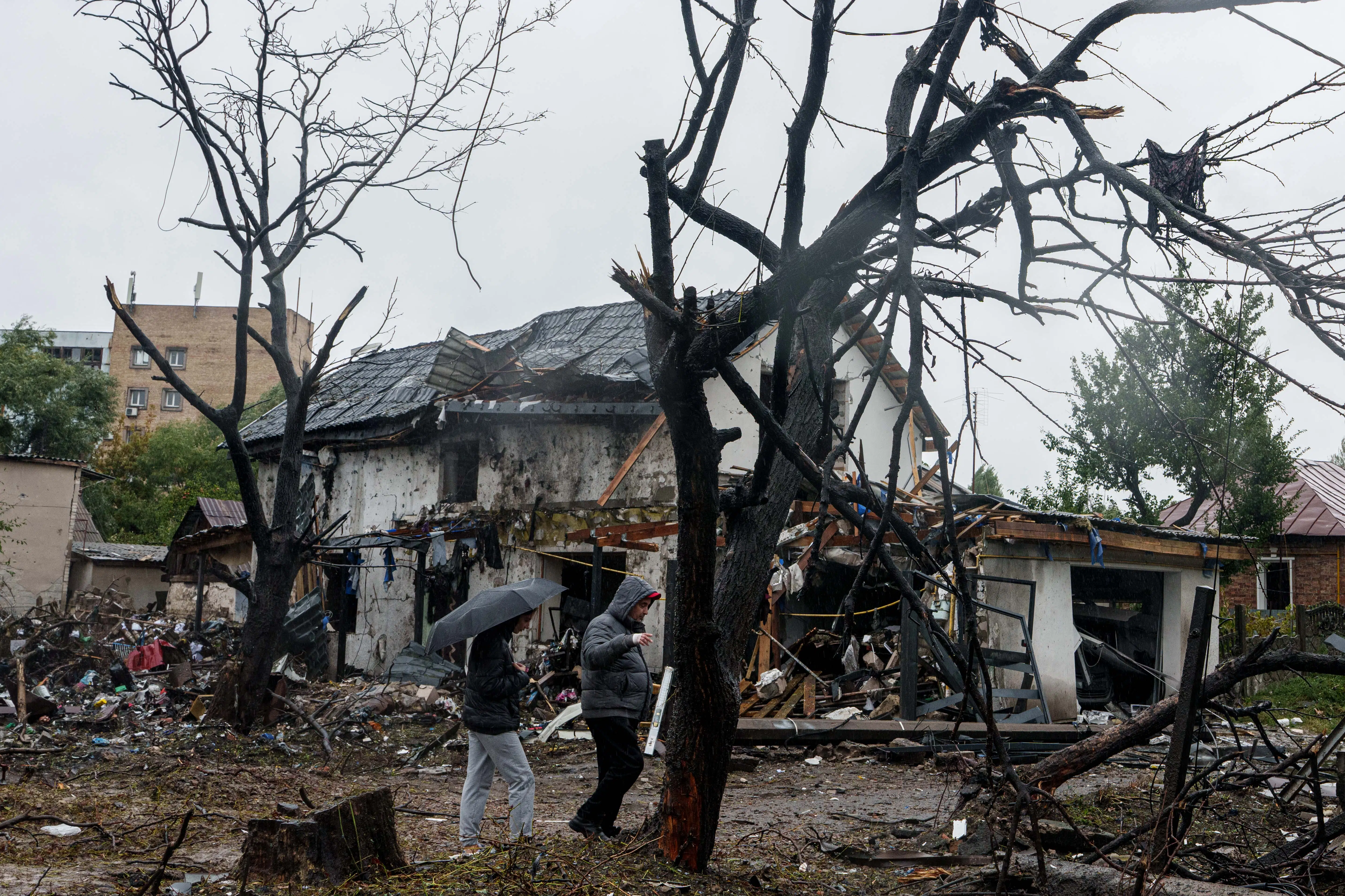 Russian strikes kill 8 in Ukraine as the UN debates how to end the war