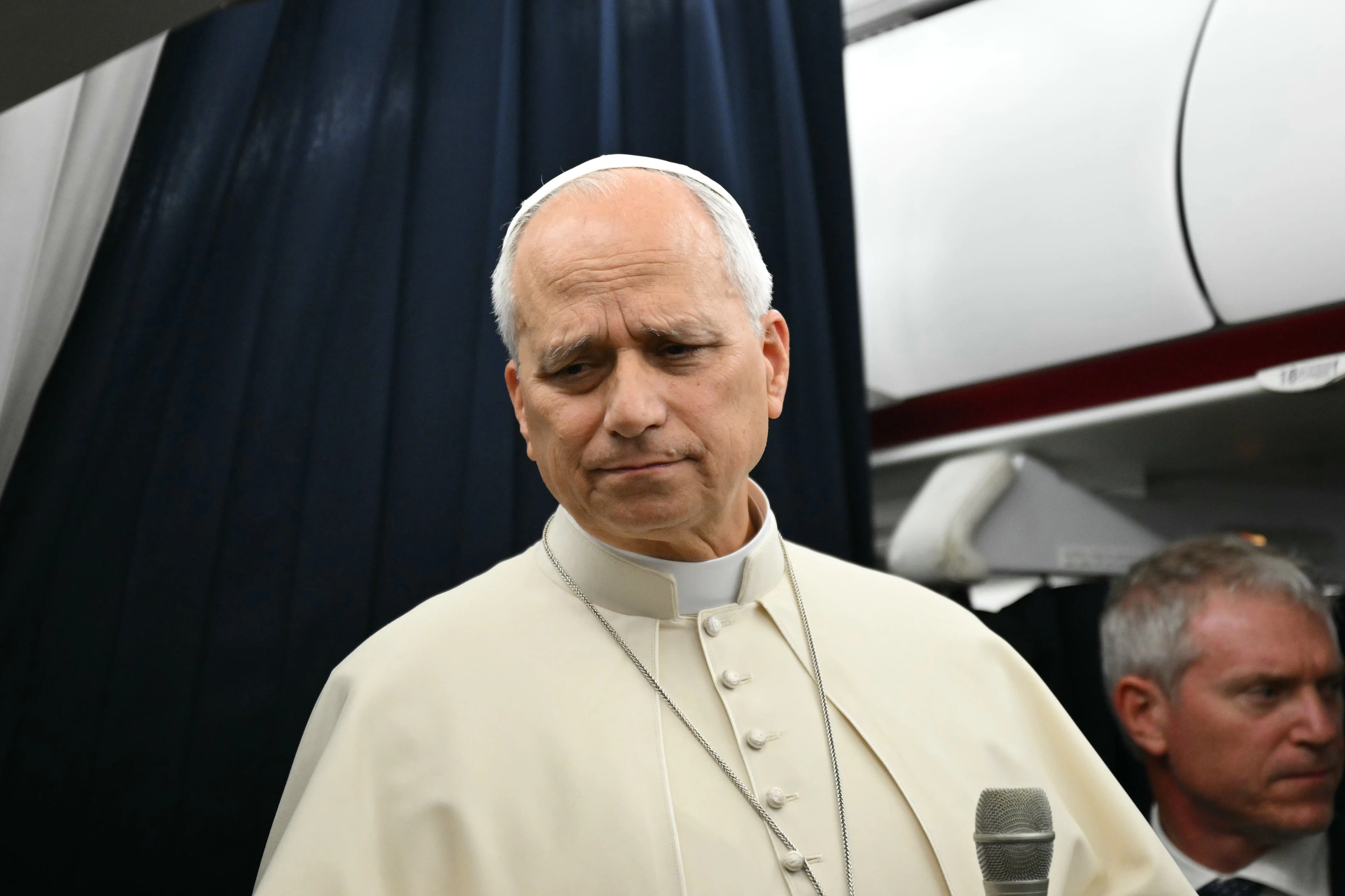 White Sox receive a letter from Pope Leo XIV on day of playoff opener
