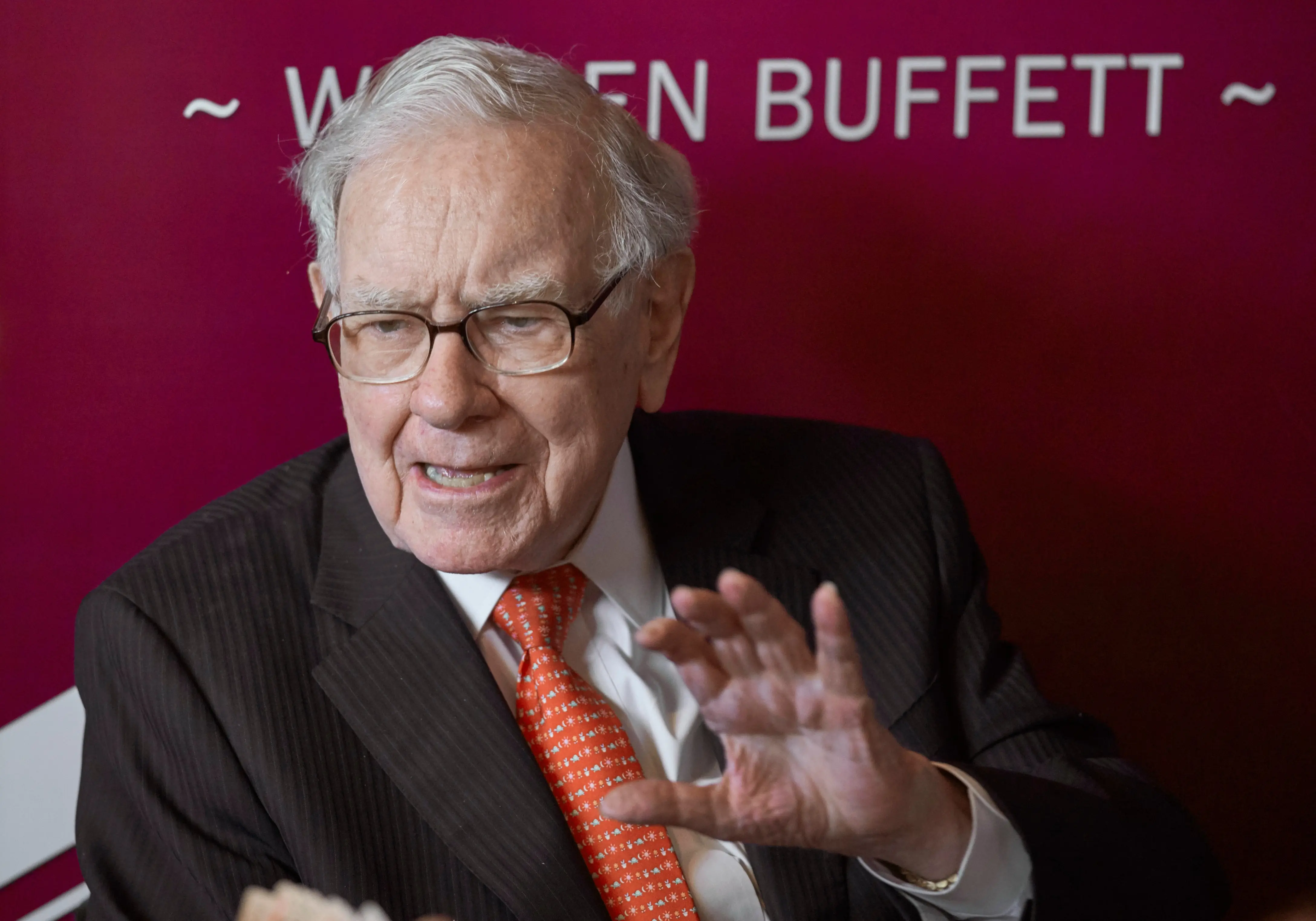Warren Buffett Steps Down as Berkshire Chairman, Ending an Era