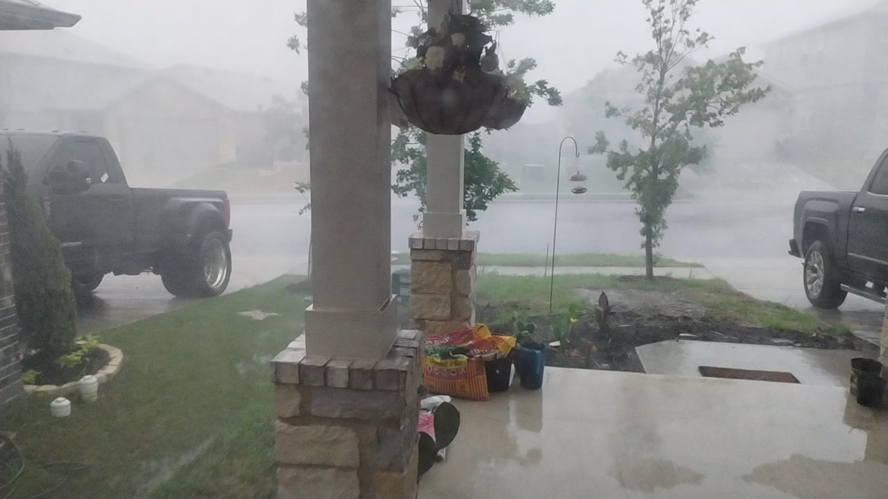 Lots of rain and wind in Manor, TX 